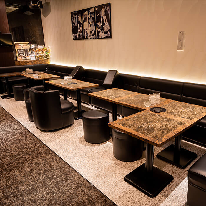 草加松原団地TOPAZは広々としたテーブル席をご用意しております。